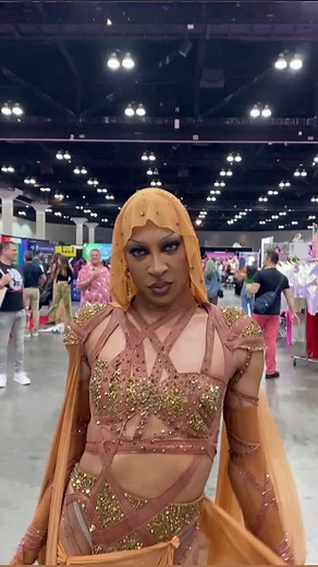 Tayce de Drag Race UK nos manda saludos desde DragCon | RPDR Memes