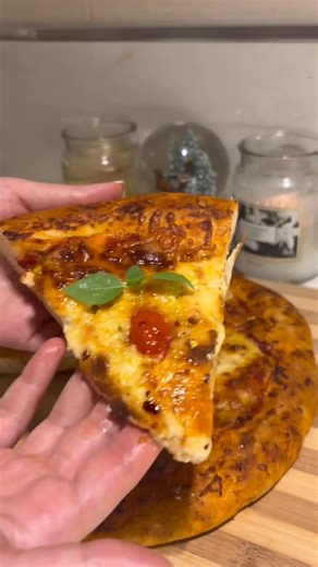 @chef.shivaaa on Instagram: "This NO KNEAD PIZZA DOUGH RECIPE is such a game changer!! Super easy to make and makes the most delicious pizzaa with minimum effort!! You HAVE TO TRY THIS! Don’t forget to save this Amazing Recipe on the ReciMe App! You can import recipes from insta, tiktok, fo or any website. Easily meal prep, make shopping list, calculate macros and much more!☺️ Ingredients: • 3½ cups (437g) all-purpose or bread flour • 1⅓ cups + 1 tosp (338ml) lukewarm water 3 tosp + 1 tsp olive 