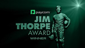 The top defensive back in college football has been crowned! Congratulations to The Ohio State’s Caleb Downs, winner of the 2025 Paycom Jim Thorpe Award. #PaycomJimThorpeAward https://pycm.co/4aKNShd | Paycom