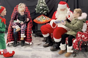 Sign Language Santa brings Christmas joy to deaf, hard of hearing children