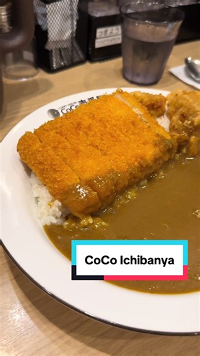 Katsu curry feels seriously underrated in Japan. You’re so busy chasing sushi, ramen, yakitori and gyoza that this staple somehow gets ignored. Stopped into CoCo Ichibanya, one of Japan’s go to curry chains where you can customise everything, and I absolutely cleaned the plate. Simple, comforting and so good. If you see a CoCo while you’re in Japan, don’t overthink it. Just go. #CoCoIchibanya #JapaneseCurry #KatsuCurry #JapanFood #cococurry 🍛🇯🇵