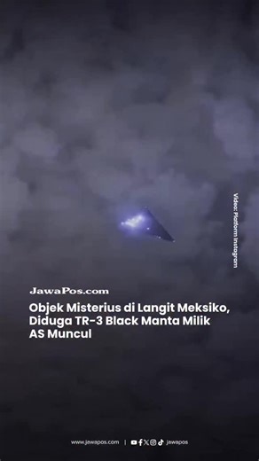 Klaim mengenai kemunculan pesawat misterius TR-3 Black Manta di langit Meksiko tengah ramai diperbincangkan di media sosial, termasuk melalui sejumlah media berbahasa Spanyol dan Inggris. Sejumlah unggahan menampilkan objek bercahaya yang diklaim sebagai simbol kekuatan militer Amerika Serikat. Namun hingga saat ini, belum ada pernyataan resmi dari Pentagon maupun otoritas pertahanan AS yang mengonfirmasi keberadaan pesawat tersebut di wilayah udara Meksiko. TR-3 Black Manta kerap disebut dalam