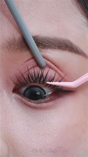Tutorial on false eyelashes 😻