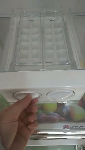 Refrigerator details:Twist ice maker