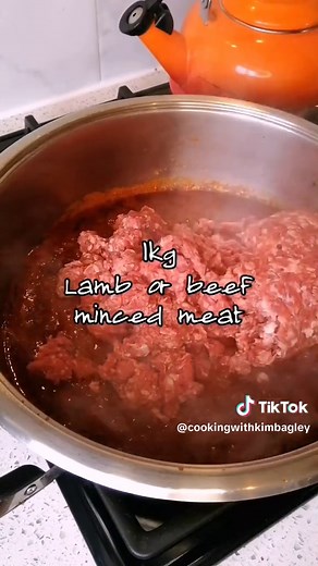 Vetkoek and Mince Curry (magwinya) #SAMA28 #vetkoek #vetkoekandmince #mincecurry #tiktokhatshau #tiktokthatshau #cookingwithkimbagley #curry #magwinya #magwinyarecipe #capemalayfood #capemalaycooking #fyp #trending #tiktokfood #foodtiktok