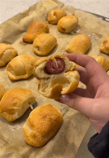 Mini corn dog bites ❤️‍🩹 #fyp #easyrecipe #cookingvideo #corndog #pillsbury