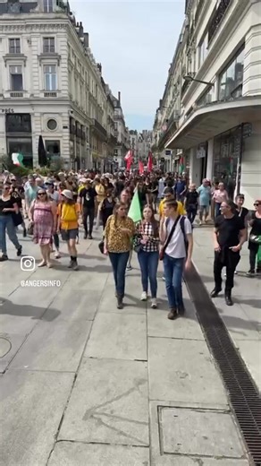 🔴 #Direct - Forte mobilisation à #Angers pour ce 1er mai, dans le calme et sans incidents, malgré les craintes initiales. Près de 2000 manifestants ont défilé pacifiquement selon les premières estimations, un chiffre à confirmer par les syndicats et les autorités. | Angers Info