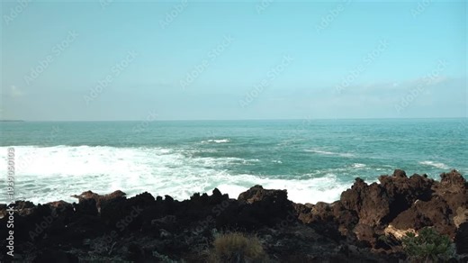 Basalt Lava flows（Hamakua Volcanics）from Mauna Loa (Shield volcano). Mauna Kea Beach Drive, The Big Island (Hawaiʻi Island). Pacific Ocean, Coastal erosion