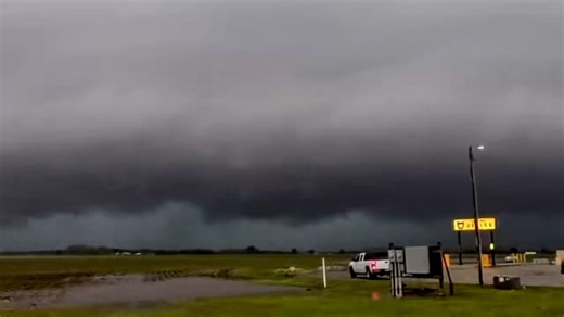 Tornado sirens blare as wall cloud hovers in Illinois sky