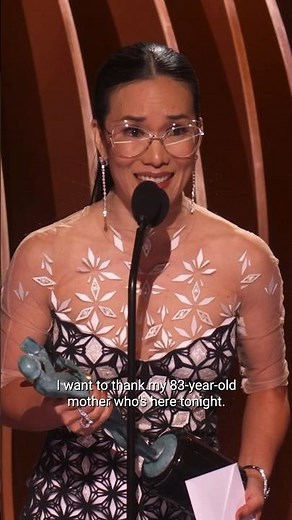 Pearls and Tevas, though. 👏 #SAGAwards #AliWong #Beef