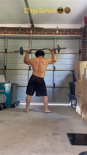 marbrack1🤸‍♀️🏉🏋️‍♀️🕺⚽️🎬🥋🤡🎸📚🎥😎🏎️ on Instagram: "Barefoot backflip on concrete with 12 kgs Barbell and this was a first attempt today!No bull crap nothing underneath my feet,forgot to say it !😁😎🤪#gym#fitness#fyp#gymnastic"