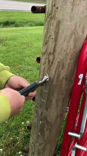 StapleMate fence pliers in action