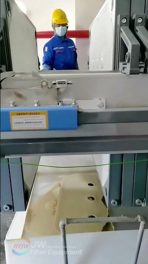 This video shows a filter press operating in a kaolin application.