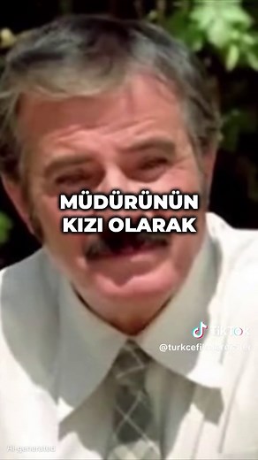 Vizontele Tuuba: Bir Anı, Bir Film #vizontele #vizonteletuuba #tarıkakan #yılmazerdoğan #demetakbağ Hakkâri’de geçen gerçek bir çocukluk anısından esinlenen Vizontele Tuuba, aslında Van’ın Gevaş ilçesinde kurulan devasa bir platoda çekilmiştir. Yılmaz Erdoğan, filmdeki Tuuba karakterini sürgün edilen bir kütüphane müdürünün kızı olarak kurgularken, Tuba Ünsal bu rol için uzun süre tekerlekli sandalye antrenmanı yaparak fiziksel bir hazırlık süreci geçirmiştir. İlk filmin aksine 12 Eylül Darbesi’