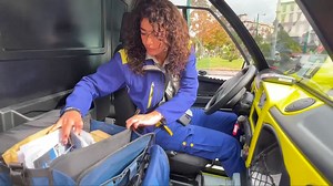 A Napoli con la portalettere Sonia: nell’area partenopea il recapito di Poste Italiane è sempre più green con i nuovi quadricicli a zero emissioni. #TGPoste #PosteItaliane ➡️ https://tgposte.poste.it/tgposte/2025/11/18/tg-poste-del-18-novembre-2025/ | Poste Italiane