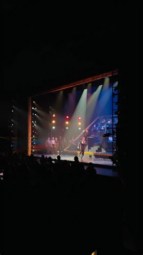 Chicago, la comédie musicale on Instagram: "🎶 C'EST ÇA LE JAZZ ! 🎶 Montréal, vous avez été fabuleux. MERCI pour cet accueil brûlant d’amour et d’énergie ! ♥️ Québec, c'est un rendez-vous en août pour continuer la fête ! - Du 9 au 31 août à Québec au @theatre.capitole Du 10 au 21 septembre au Théâtre du Casino du Lac-Leamy 🎟️ Billets en vente au www.chicagolacomediemusicale.com"