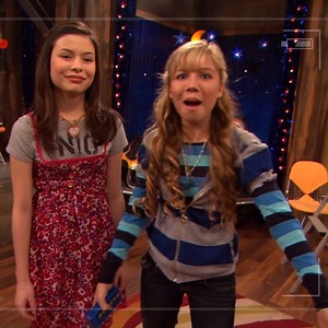 1.6M views · 10K reactions | Dá pra acreditar que já faz 12 anos que o Jonah partiu o coração da Sam em vários pedacinhos? 梁 Mas o que veio depois disso foi merecido!  Conta pra gente o que você mais sente falta de #iCarly!  | Nickelodeon em Português | Facebook