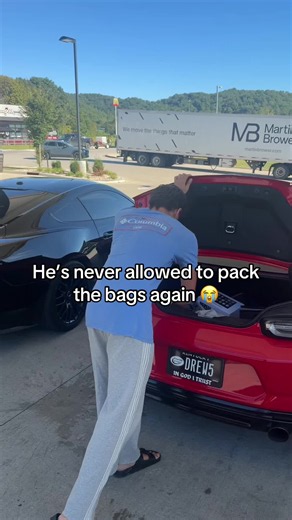 He should’ve switched to the new adapter sooner #carplay #carplayadapter #cartok #cargadgets #lamtto