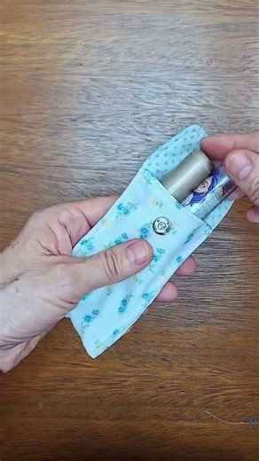 Professional Lipstick Holder - Essential Travel Hack