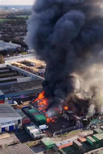 BREAKING: The UK Firefighter Hub has obtained exclusive footage captured by Bellal Hossian Hero (🔗 https://www.facebook.com/share/1DrLpaxjC9/) showing the unfolding major incident in Southall this morning. Twenty-five fire appliances are currently tackling the blaze, and a METHANE Major Incident has been formally declared. Mass evacuations are underway as emergency services work to bring the scene under control. Residents should expect a significant and sustained fire service presence throughou