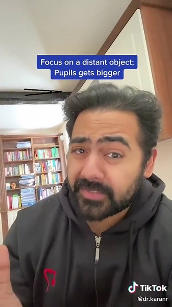 Control your pupils #schoolwithdrkaran #learnontiktok #eyes #partytrick
