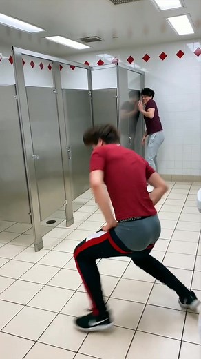 Fake snake prank on my twin brother 😂