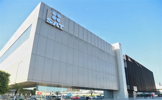 ¿Por qué prestar tu tarjeta de crédito podría generarte problemas con el SAT?