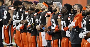 Browns, Bengals players and coaches link arms, stand together during anthem in show of unity