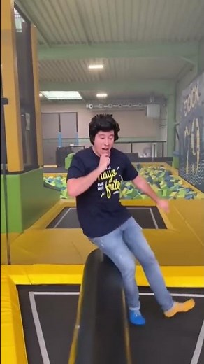 Défi trampoline avec la famille🤣🍟#shorts #humour