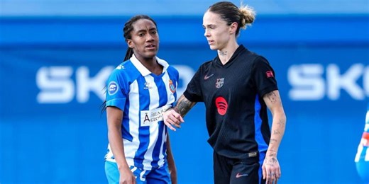 Daniel Caracas y Mapi León en la acción polémica del partido