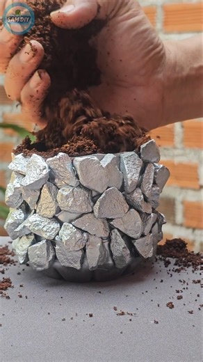 Best Plastic Bottle Flower Pot Idea | Easy DIY Garden Craft #shorts #gsamdiy