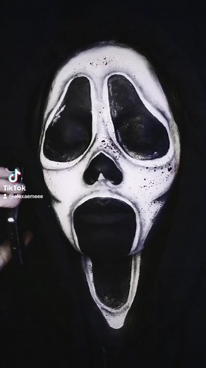 Maquillaje de "Scream"... 📞☎️🔪🤍🖤💀 #maquillaje #makeup #maquillajedescream #maquillajescream #scream #screammovie #screammakeup #screammakeuplook #scream1 #scream1996 #scarymovie #hallowen #hallowenmakeup #hallowennlover #maquillajedehallowen #halloween2022 #makeuphalloweenideas | Makeup by Alexa Eme