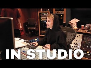 Justin Bieber Making Beats In Studio
