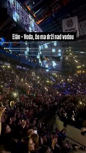 🎶 Elán - Voda, čo ma drží nad vodou Naživo z Košíc ❤️ Jedna z najemotívnejších slovenských piesní, ktorá aj po rokoch spája celé publikum. Košice spievali z plných pľúc… 🇸🇰✨ Video: embal97 #ThisIsSlovakia #Elan #koncert #VodaCoMaDrziNadVodou #Kosice #SlovenskaHudba #slovensko #NaZivo | This Is Slovakia