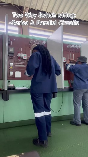 Part3: Two-way switch wiring - Series & Parallel Circuits ✅😉👷‍♀️🧰 #teebuuhgow_aquarius #influencer #foryou #ootd #viraltiktok #viral #electrician #electricianapprentice #electricalengineering #wadibusawadibusa #twowayswitchwiring #parallelcircuit #seriescircuit #twowayswitch