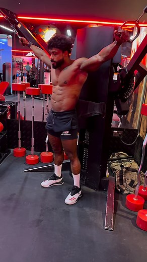 Pectoral hacker🔥 . . . . . #samtrainer #gymlife #personaltrainer #reelsinstagram #reelsviral #competition #veins #reelsviralvideo #muscle #bodybuingcoach #chestworkouts | Samfitness.fb