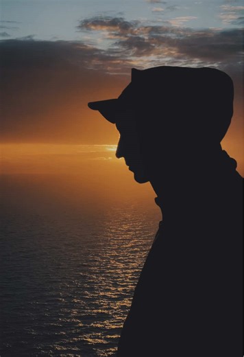 Hypnotic Visualizer for 'Shadows' by Kristy