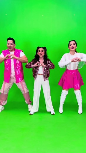 Salta como #RHENNE🐸❤️ @LoreLaraOfficial