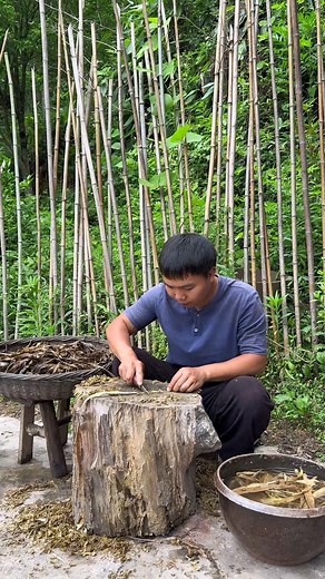 The production of mulberry paper, an ancient papermaking technique, is known as the living fossil of human handmade papermaking. | Look24H