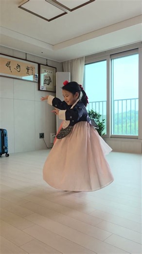 꼬마무용수 #dance #koreadance #전통춤 #한국무용 #한복 #유아무용 #유아한국무용 #즉흥춤 #창작춤