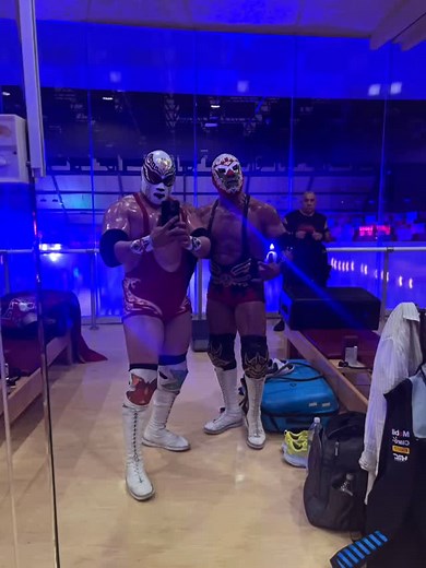 “El éxito es la suma de pequeños esfuerzos repetidos día tras día.” — Robert Collier , evento en @clubfrancemx , con @luchalibre.boom , #luchalibre #silverking #legadowagner #wrestling | Silver King Oficial