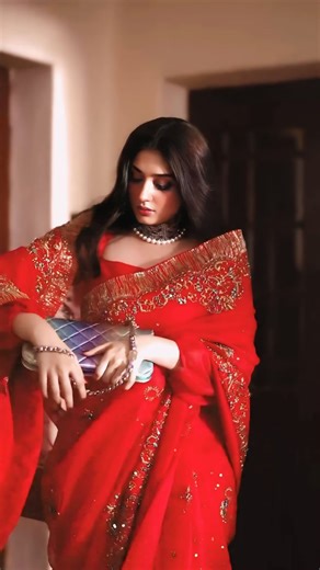 Durefishans on Instagram: ""The moment she appears in a saree, time stands still in awe of her grace." 🤎 @durefishans Follow - { @dure_editz01 } for more . . . #dure_world #dure #durefishan #durefishansaleem #viral #makeupartist #viralreels #trend #trending #trendingreels #beauty #reels #reelsvideo #reelsinstagram #haniaamir #sarahkhanofficial #ayezakhan #mahirakhan #sarahfalak"