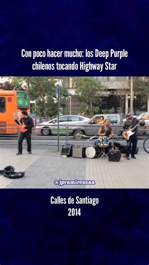 Juan Pablo Ramírez S. on Instagram: "🎸🎵 El Mk II de Deep Purple reencarnó en tres músicos chilenos que fueron grabados tocando el clásico "Highway Star" del álbum "Machine Head" de 1972 en las calles de Santiago. Con un baterista que canta como Lemmy Kilmister y hace magia con un set para niños, un guitarrista que ni se despeina para tocar el solo de teclado de Jon Lord y que está a la altura de Ritchie Blackmore, y un bajista que vive cada nota con pasión, los Deep Purple chilenos han sumado 