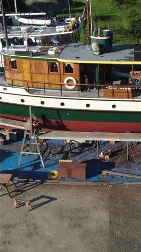 Fresh ‪@PettitPaint‬ topsides on Argonaut II
