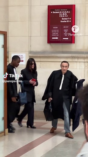 Isabelle Adjani arrive au tribunal à Paris dans le cadre de son procès en appel pour fraude fiscale. L’actrice française, condamnée en première instance à deux ans de prison avec sursis et à une amende de 250 000 € pour fraude fiscale, est de nouveau devant la justice ce vendredi à la cour d’appel de Paris. #IsabelleAdjani #Justice #FraudeFiscale #Paris #AbacaPress