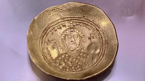 19M views · 308K reactions | Estas monedas no solo son muy antiguas, sino que son raras y con historias asombrosas. Rick definitivamente las quiere en su tienda, pero ¿podrá negociar un precio justo? | HISTORY | Facebook