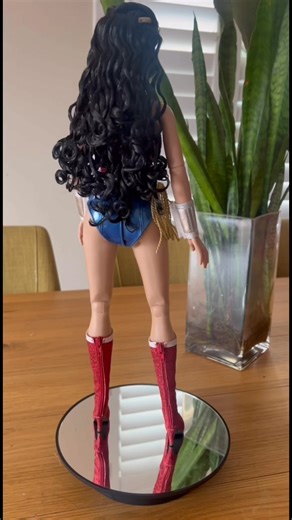 The 2009 Robert Tonner DC Stars Wonder Woman Deluxe Doll. Measures 17inches limited to 1000 pieces. #wonderwoman #roberttonner #doll | Wonder Woman Everything Fans