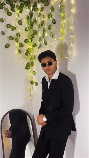Mohd Arish on Instagram: "Next year white pehnu ya brown 😂 . . #boom2vines #farewell #fearwelloutfit"