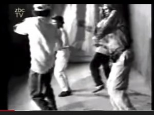 #MusicFlashback: Mushandi Ndimambo - System Tazvida And the Chazezesa Challengers! The King of Chitungwiza had many hits! Today we focus on this banger from the 90s. The lyrics 🙌🏽 | Nashtvzimbabwe