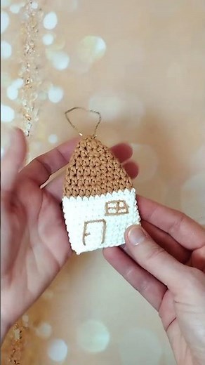 Crocheted house ornament: Christmas decoration, free tutorial, quick and easy, suitable for begin...